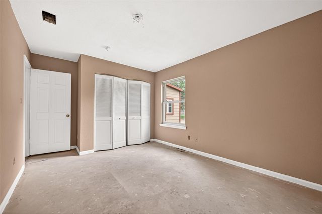1 Shantilly Lane, Bay City, TX 77414