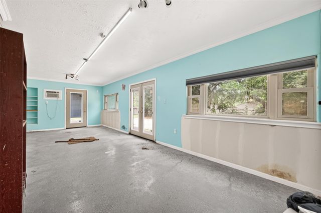 1 Shantilly Lane, Bay City, TX 77414