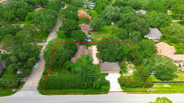 1 Shantilly Lane, Bay City, TX 77414