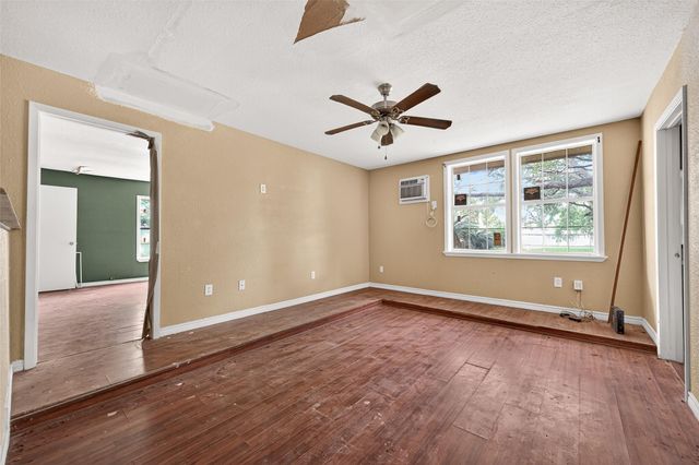 1 Shantilly Lane, Bay City, TX 77414
