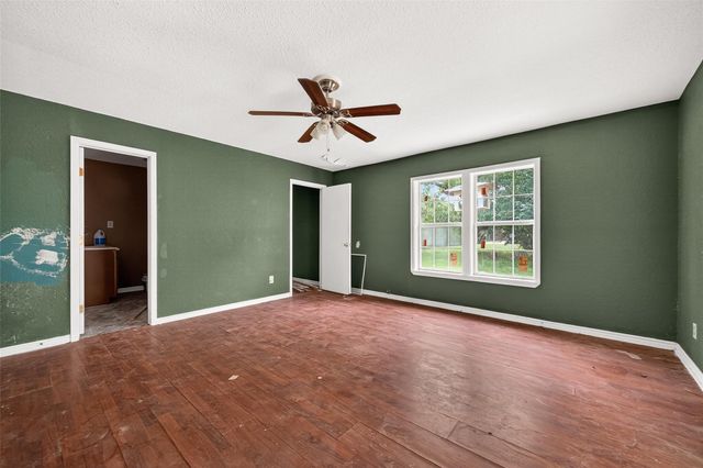 1 Shantilly Lane, Bay City, TX 77414