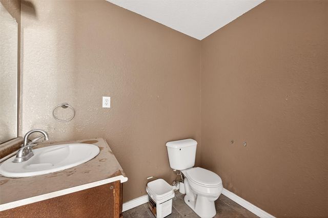 1 Shantilly Lane, Bay City, TX 77414