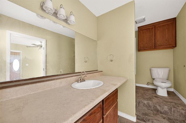 1 Shantilly Lane, Bay City, TX 77414