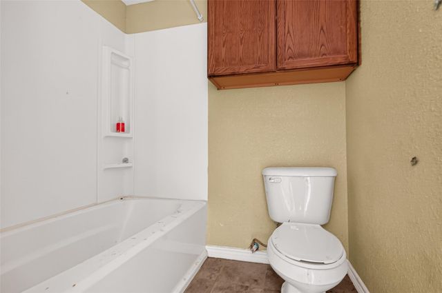 1 Shantilly Lane, Bay City, TX 77414