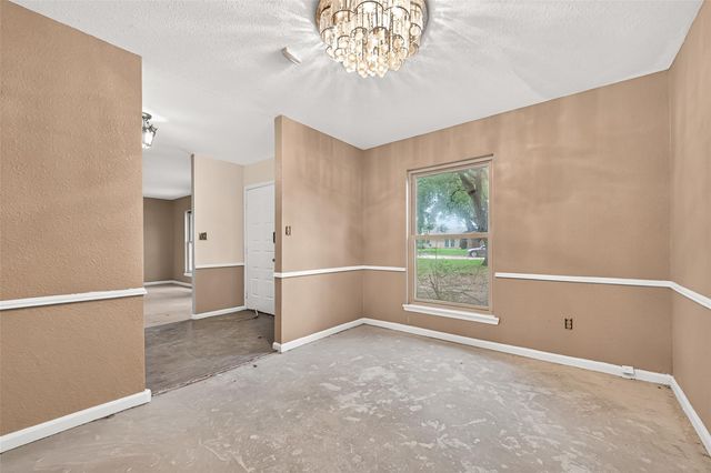 1 Shantilly Lane, Bay City, TX 77414