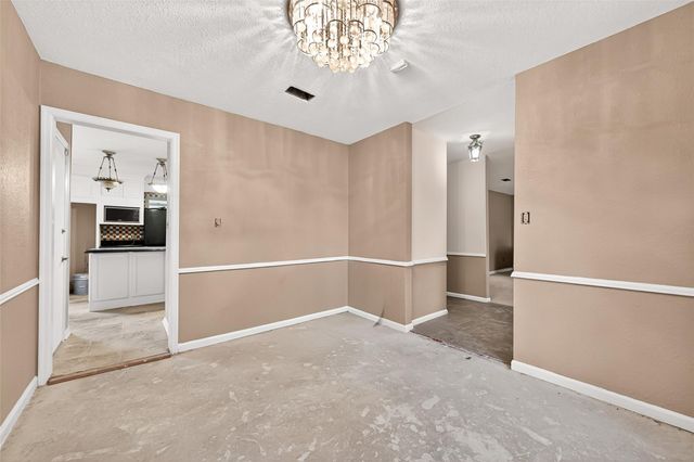 1 Shantilly Lane, Bay City, TX 77414