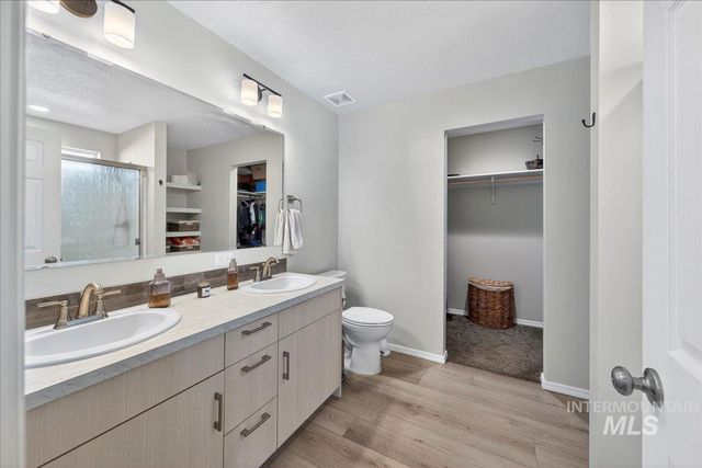 4136 E White Plains St, Nampa, ID 83686