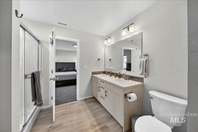 4136 E White Plains St, Nampa, ID 83686