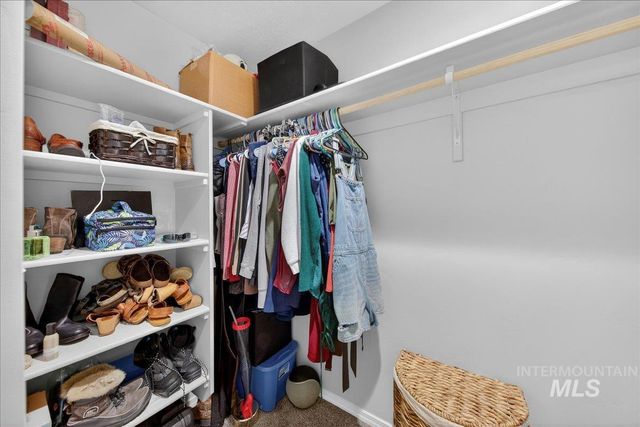 4136 E White Plains St, Nampa, ID 83686