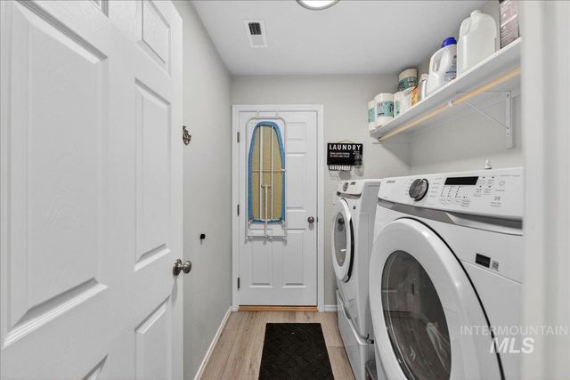 4136 E White Plains St, Nampa, ID 83686