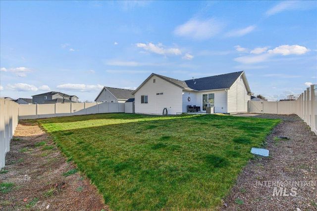 4136 E White Plains St, Nampa, ID 83686