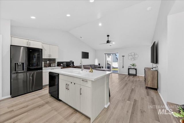 4136 E White Plains St, Nampa, ID 83686