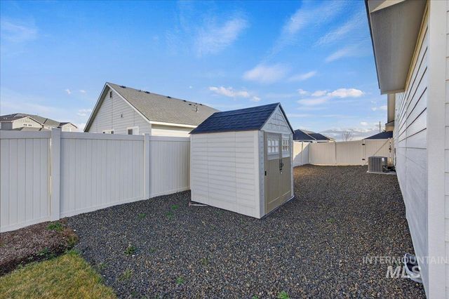 4136 E White Plains St, Nampa, ID 83686