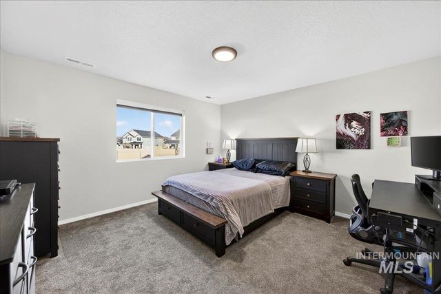 4136 E White Plains St, Nampa, ID 83686