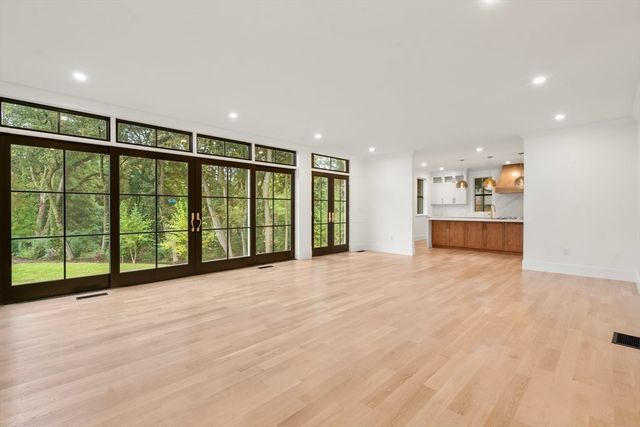 365 Worcester St, Wellesley, MA 02481