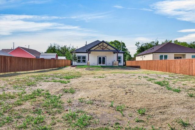 602 Crenshaw Street, Terrell, TX 75160