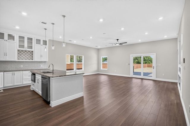 602 Crenshaw Street, Terrell, TX 75160