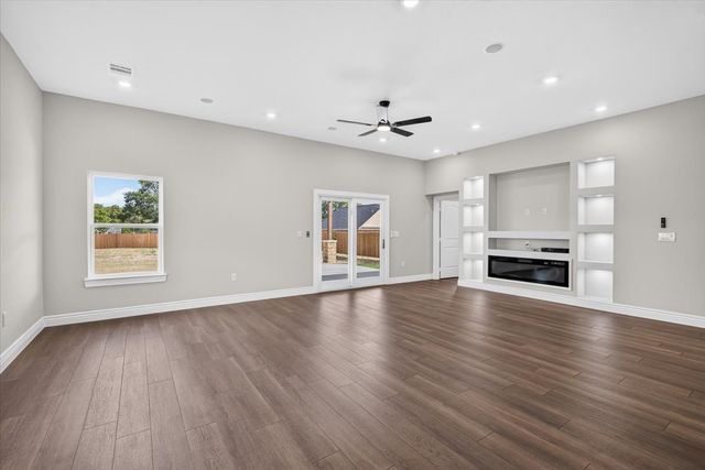 602 Crenshaw Street, Terrell, TX 75160