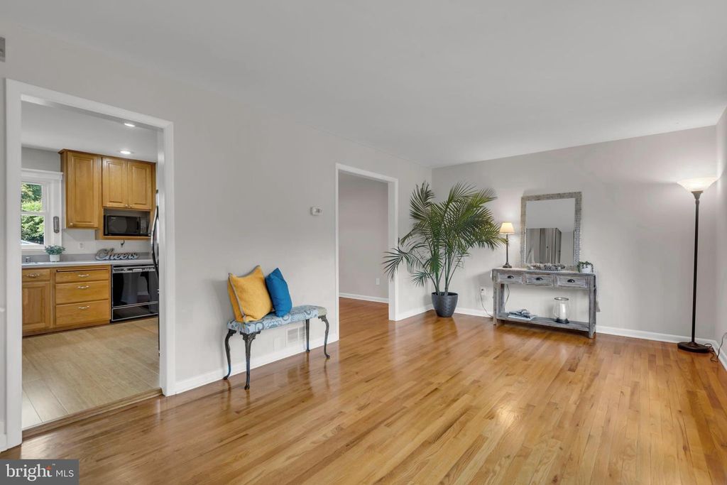 1346 AVA RD, Severn, MD 21144