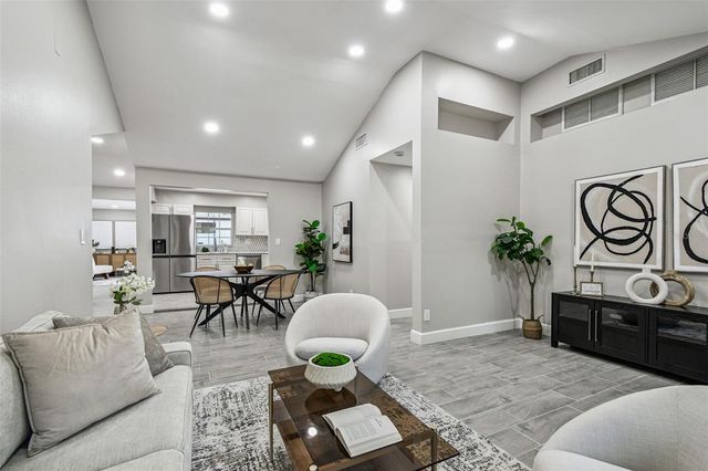 2 S TREASURE DRIVE, Tampa, FL 33609