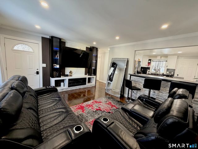 22 Irving Place, Danbury, CT 06810