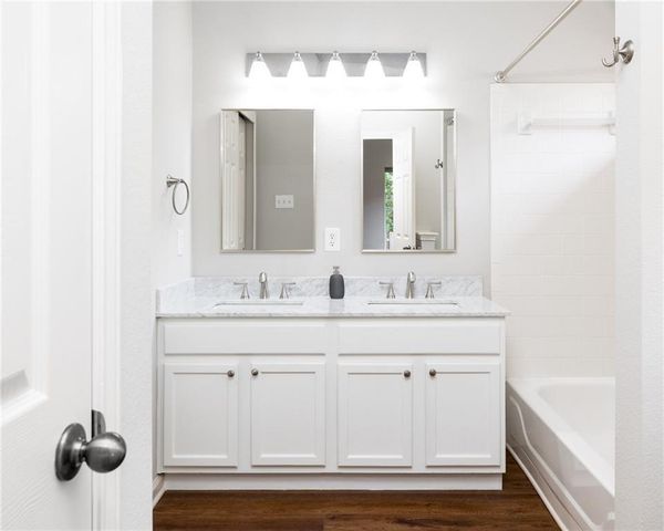 4526 Corran Ferry LOOP, Austin, TX 78749