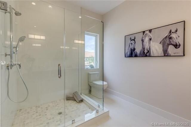 696 NE 43rd St 696, Oakland Park, FL 33334