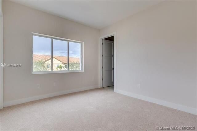 696 NE 43rd St 696, Oakland Park, FL 33334