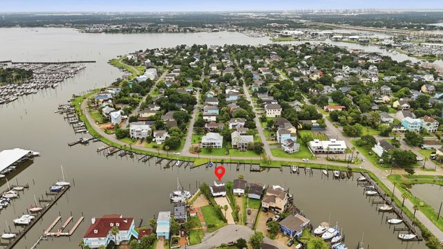 22 Tindel Street, Kemah, TX 77565