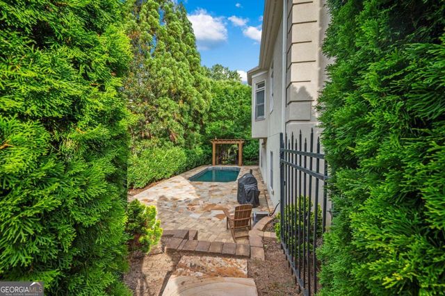 2204 Iron Gate Drive SE, Smyrna, GA 30080
