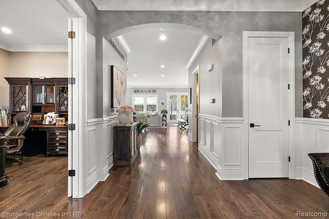 3233 Warick Road, Royal Oak, MI 48073