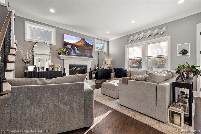 3233 Warick Road, Royal Oak, MI 48073