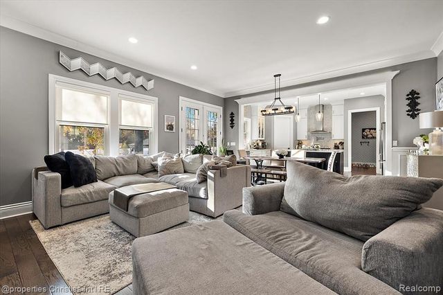 3233 Warick Road, Royal Oak, MI 48073