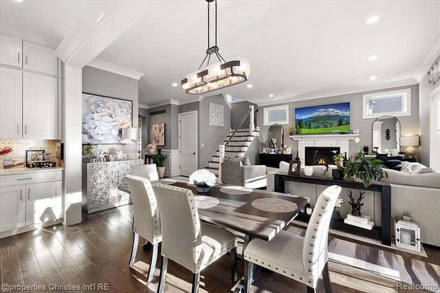 3233 Warick Road, Royal Oak, MI 48073