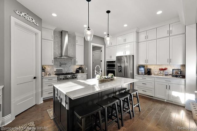 3233 Warick Road, Royal Oak, MI 48073