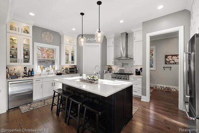 3233 Warick Road, Royal Oak, MI 48073