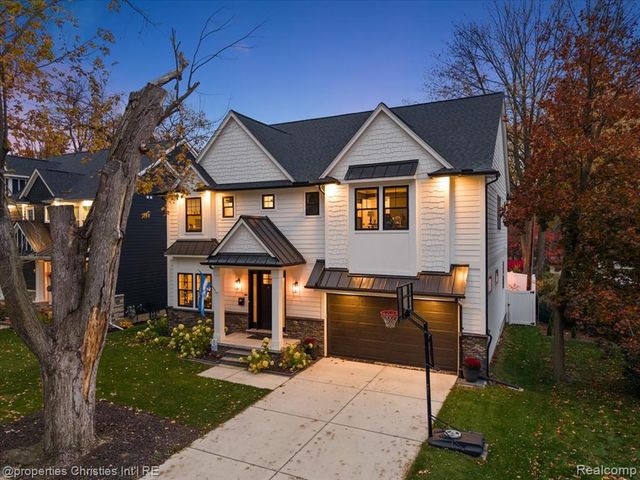 3233 Warick Road, Royal Oak, MI 48073