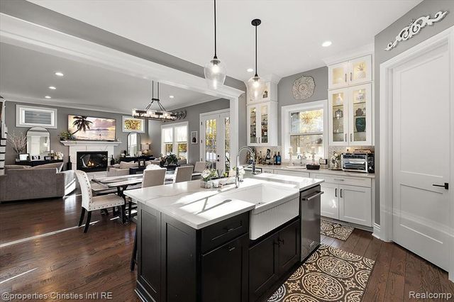 3233 Warick Road, Royal Oak, MI 48073