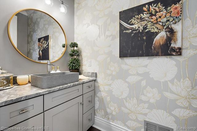 3233 Warick Road, Royal Oak, MI 48073