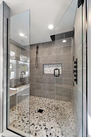 3233 Warick Road, Royal Oak, MI 48073