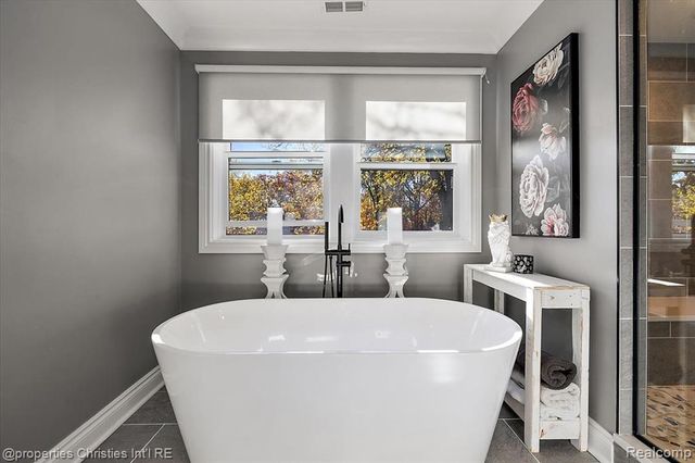 3233 Warick Road, Royal Oak, MI 48073