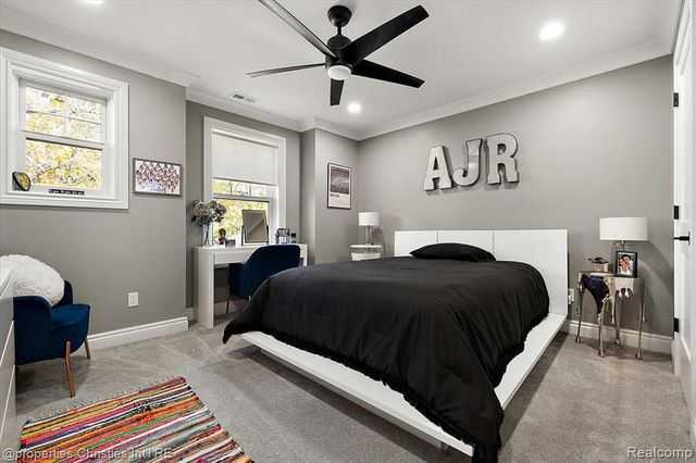 3233 Warick Road, Royal Oak, MI 48073