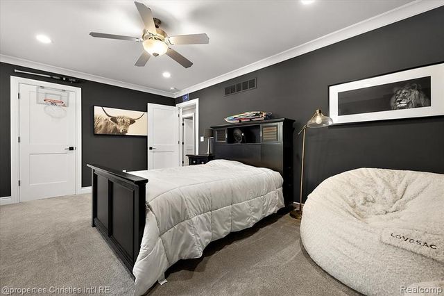 3233 Warick Road, Royal Oak, MI 48073