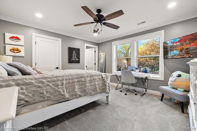 3233 Warick Road, Royal Oak, MI 48073