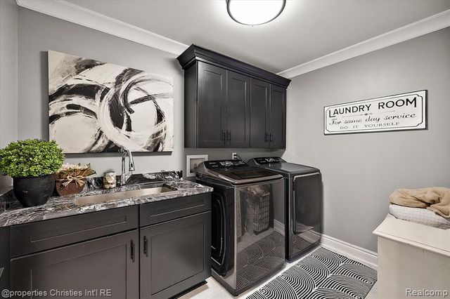 3233 Warick Road, Royal Oak, MI 48073