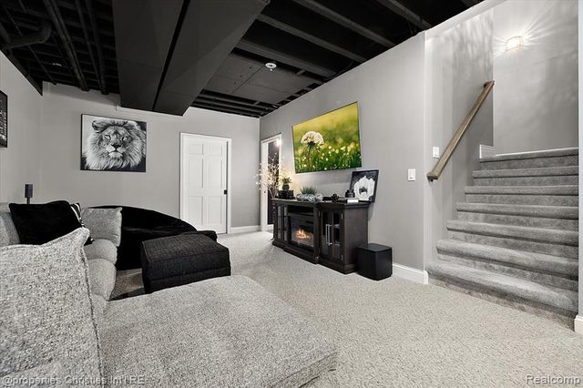 3233 Warick Road, Royal Oak, MI 48073