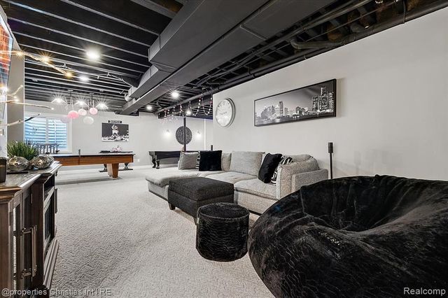 3233 Warick Road, Royal Oak, MI 48073