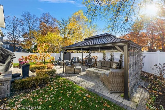 3233 Warick Road, Royal Oak, MI 48073