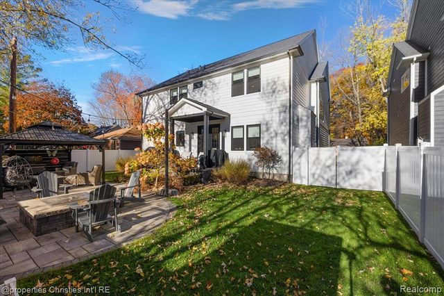 3233 Warick Road, Royal Oak, MI 48073