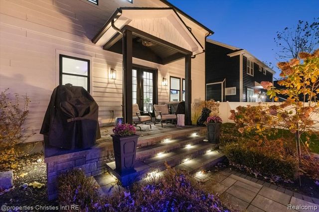 3233 Warick Road, Royal Oak, MI 48073